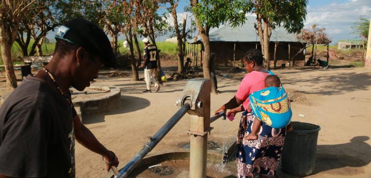 En Tica, hay acceso a agua potable en el centro de salud, pero muchas personas deben caminar largas distancias para tener acceso a ella.Mohammad Ghannam/MSF