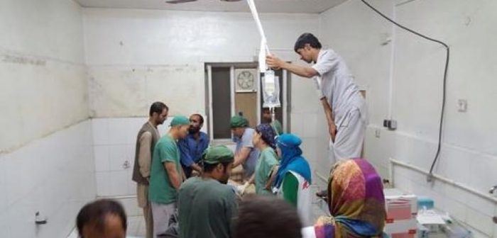 Actividades quirúrgicas en lo que queda en pie del hospital de MSF en Kunduz, como consecuencia del bombardeo del 3 de Octubre MSF