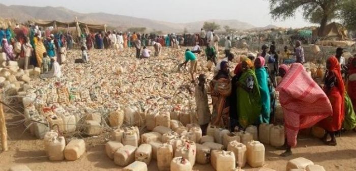 Distribución de agua en el campo de Sortoni, Jebel Marra, Sudán ©MSF