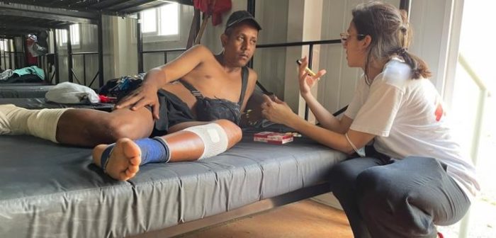 José Rafael Cumare, migrante venezolano, se rompió el talón durante su travesía por la selva de Darién y ha sido asistido por nuestro personal médico presente en la regiónNatalia Romero/MSF.