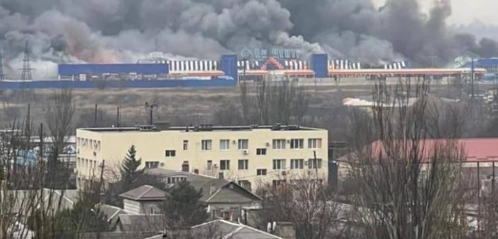 Una zona de la ciudad de Mariúpol, Ucrania, siendo bombardeada. 3 de marzo de  2022.MSF.