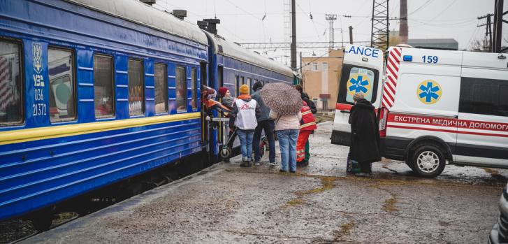 Imagen de archivo del 31 de marzo de 2022: nuestro tren sanitario en Ucrania arriba tras su primer viaje. A bordo iban nueve pacientes y nueve integrantes de nuestra organización.MSF.
