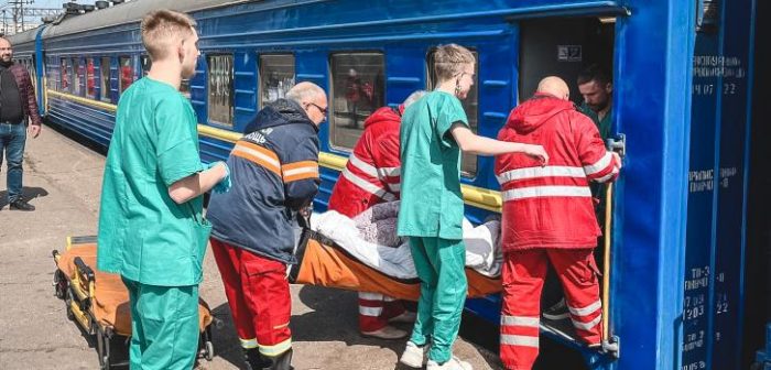 Pusimos en marcha un tren medicalizado para derivar pacientes heridos desde el este al oeste de Ucrania.MSF