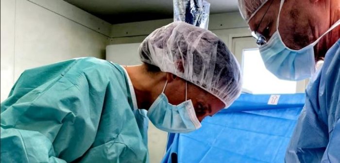 Federica Lezzi, cirujana de nuestra organización en el centro de emergencias de traumatología y quemaduras graves de Tabarre en Puerto Príncipe, Haití.Irene D'Agostino/MSF.