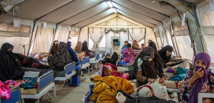 Nuestros equipos médicos en el hospital han estado atendiendo a los pacientes ingresados en nuestras tiendas desde los terremotos del 7, 10 y 15 de octubre.Paul Odongo/MSF.