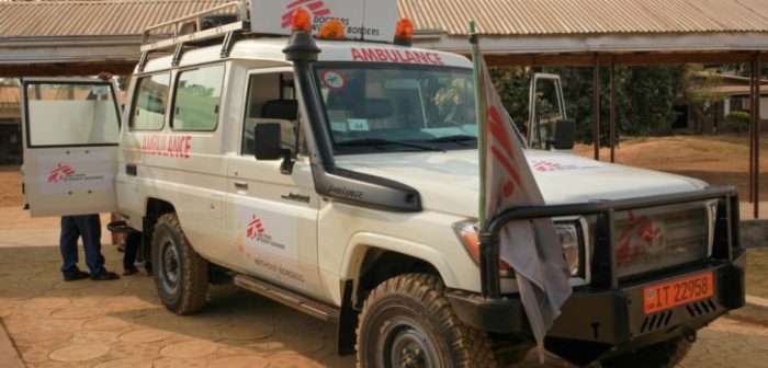 Imagen de archivo del 5 de febrero de 2021: una ambulancia de nuestra organización en el distrito de Mamfe, Camerún.Scott Hamilton/MSF.