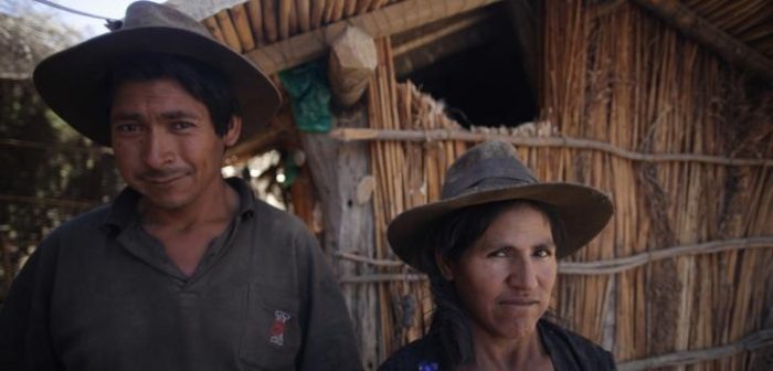 Andrés y Elena viven en Tipa Pampa, Aiquile, Bolivia. Su casa tenía vinchucas (el insecto que transmite la enfermedad de Chagas) y fue fumigada por Médicos Sin Fronteras. ©MSF (Foto de octubre 2013)