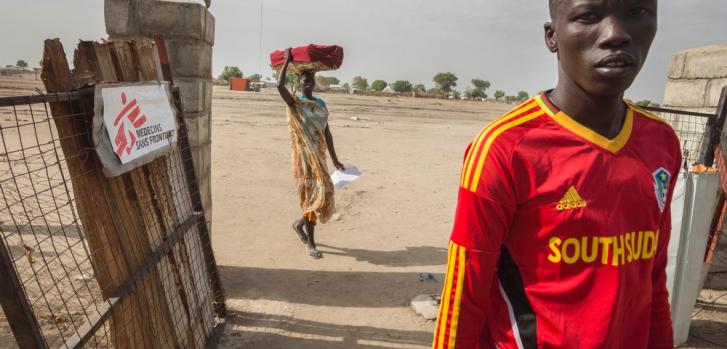 Entrada al hospital de Leer, Sudán del Sur, en marzo 2015 cuando todavía estaba activo. ©Petterik Wiggers/Hollandse HoogtePetterik Wiggers/Hollandse Hoogte