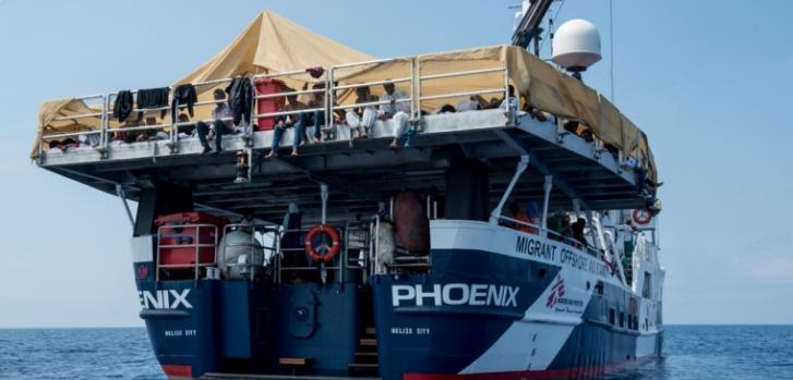 El barco Phoenix en una operación de rescate en el mar Mediterráneo el 6 de Junio de 2015 ©Gabriele François Casini/MSFGabriele François Casini/MSF