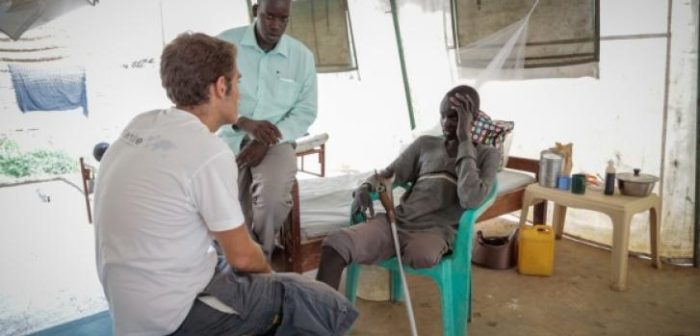 Bone, sursudanés de 18 años, perdió la pierna a causa de una mordedura de serpiente © Pierre-Yves Bernard/MSFPierre-Yves Bernard/MSF