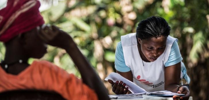 Koroma fue dada de alta pero perdió a su esposo y sufre complicaciones post-ébola. ©Tommy Trenchard