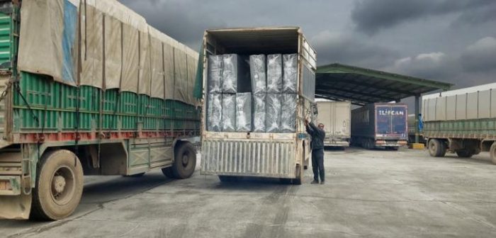 En enero y febrero Médicos Sin Fronteras pudo enviar 50 camiones con 550 toneladas de medicamentos, material médico y refugios a los centros médicos apoyados y campos de desplazados en la zona norte de Aleppo y campos aledaños. ©Juan Carlos Tomasi/MSF