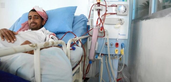 25 de julio de 2016: Abdalá Moaidth tras su sesión de diálisis en el Hospital Al-Jumhori, en Saná. © Malak Shaher/MSF