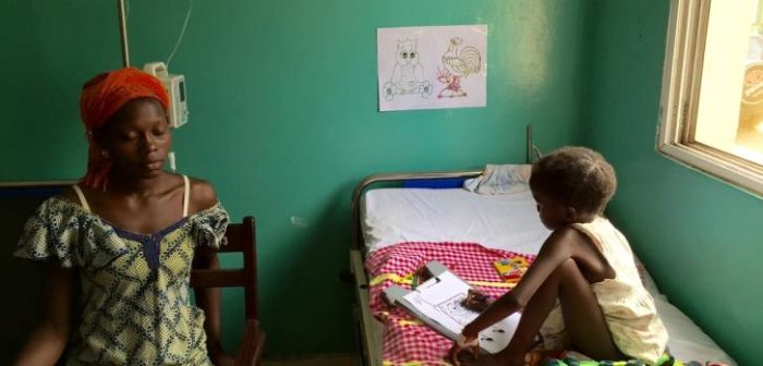 En Guinea-Bissau, MSF trabaja en el hospital nacional de Bissau, la capital del país. Los equipos de MSF se encuentran ahora en la unidad de cuidados intensivos pediátricos (UCIP) las 24 horas del día, los 7 días de la semana. ©Ana Lilia Banda/MSF