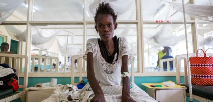 Homa Bay, Kenia: Winnie, de 25 años, dio positivo por VIH en 2015 y empezó su tratamiento con antirretrovirales. ©Patrick Meinhardt