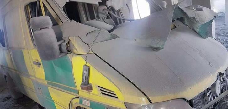 Una de las ambulancias del hospital Hama Central/Sham dañada por los ataques en el sur de Idlib, Siria ©MSF
