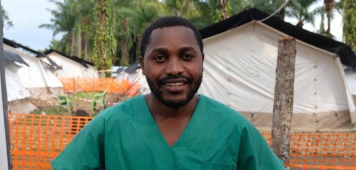 Patient Muhindo Kamavu, enfermero experto en ébola en el Centro de Tratamiento en Mangina.Caitlin Ryan/MSF