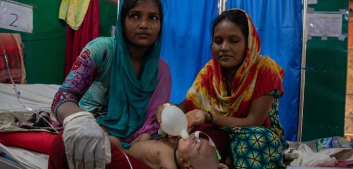 El centro de salud en Nayapara atiende alrededor de 200 pacientes por día. Daphne Tolis/MSF