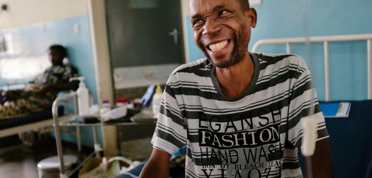 Austin ingresó al Hospital del Distrito de Nsanje y fue diagnosticado con VIH avanzado.Isabel Corthier/MSF