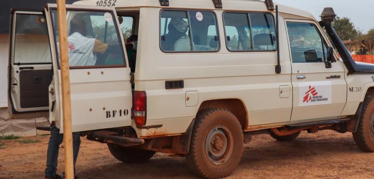 Imagen de archivo del 13 de septiembre de 2019: nuestros equipos derivan a un paciente al centro médico de Barsalogho, en Burkina Faso.Noelie Sawadogo.