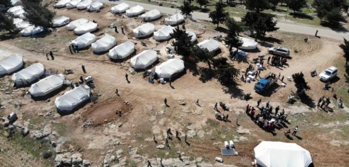 El 9 de marzo de 2020, un equipo de MSF distribuyó material de calefacción en un campamento para desplazados internos en el noroeste de Siria. Vista aérea del campamento donde se realizó dicha distribución.MSF