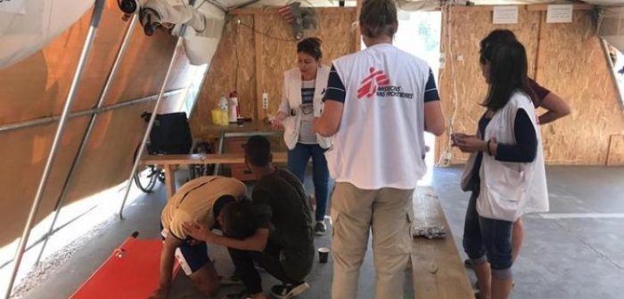 Equipos de Médicos Sin Fronteras asisten a hombres, mujeres, niños y niñas afectados por los trágicos eventos del domingo 29 de septiembre en el campo de refugiados de Moria, Grecia.MSF