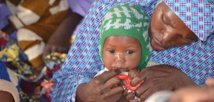 Tratamiento de MSF contra la desnutrición en Níger © Krishan Cheyenne/MSF