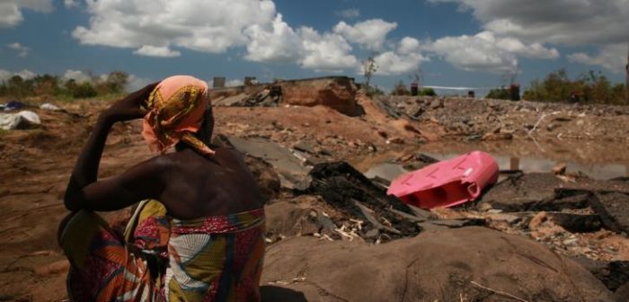 Destrucción de la carretera entre Nhamatanda y Tica, Mozambique.Mohammad Ghannam/MSF